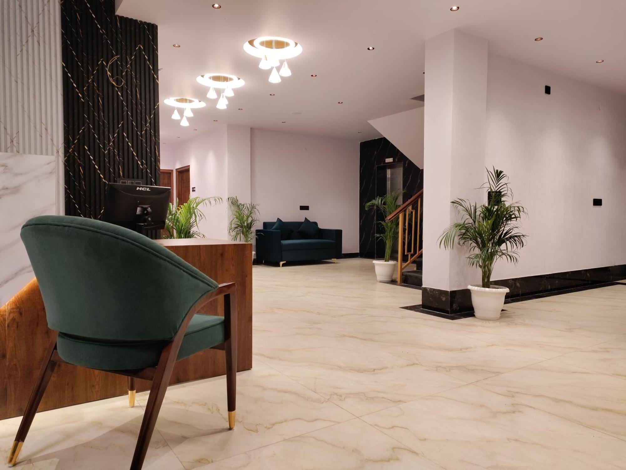 Emerald Suites グレーター・ノイダ エクステリア 写真