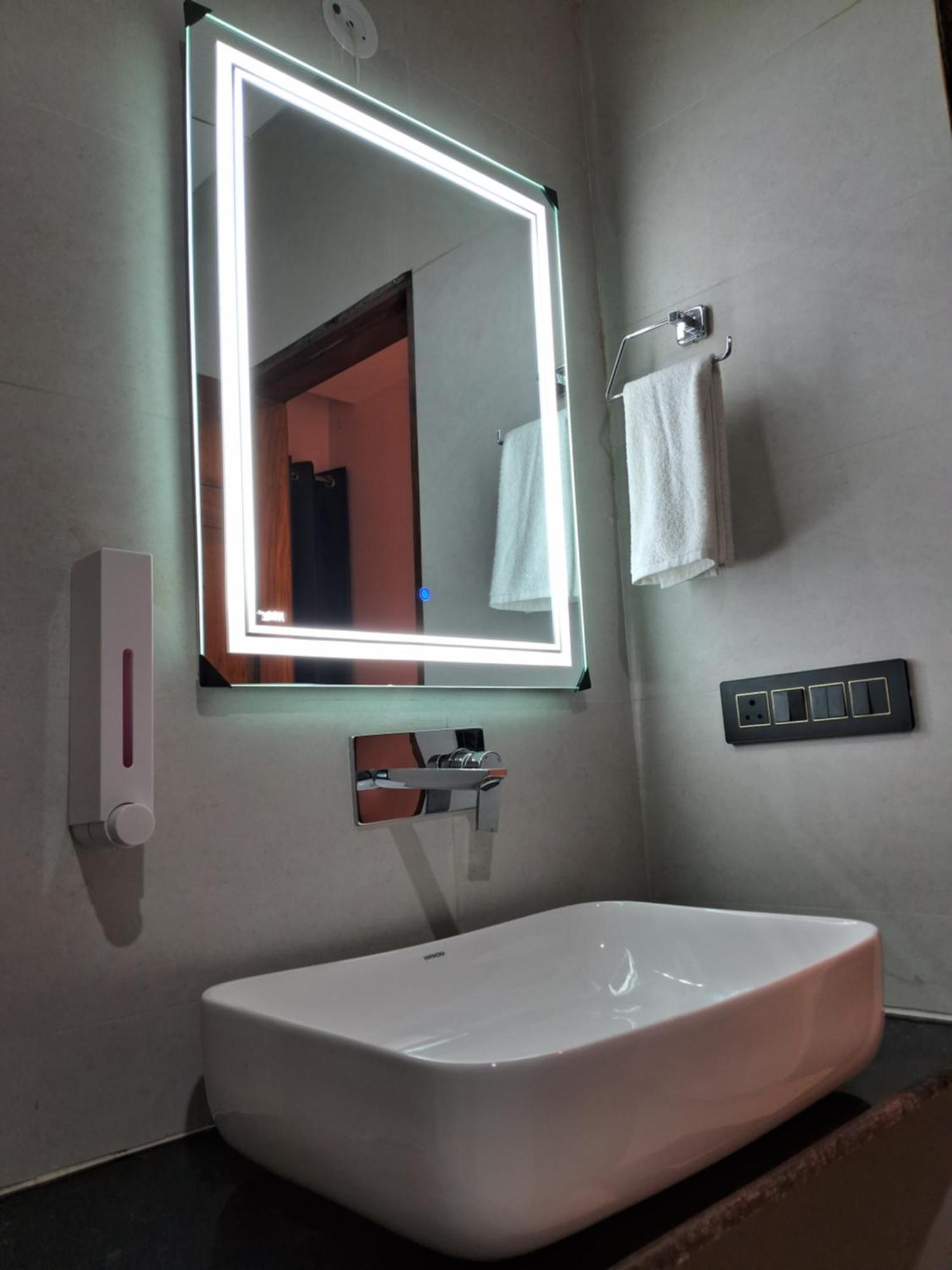 Emerald Suites グレーター・ノイダ 部屋 写真
