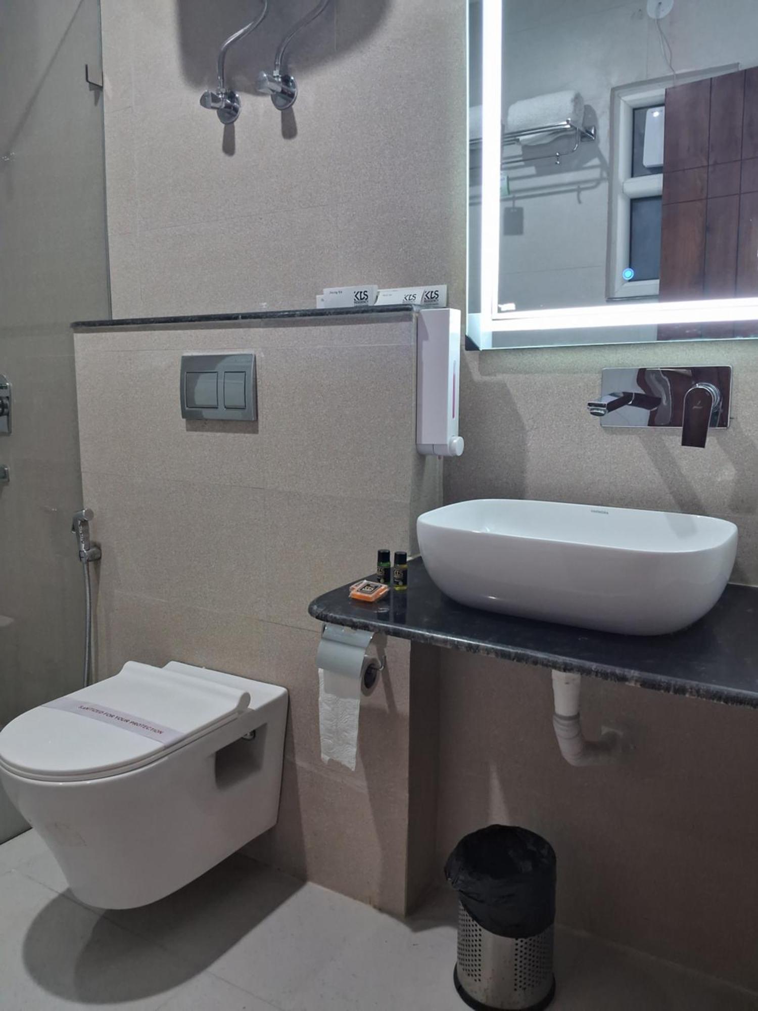 Emerald Suites グレーター・ノイダ 部屋 写真