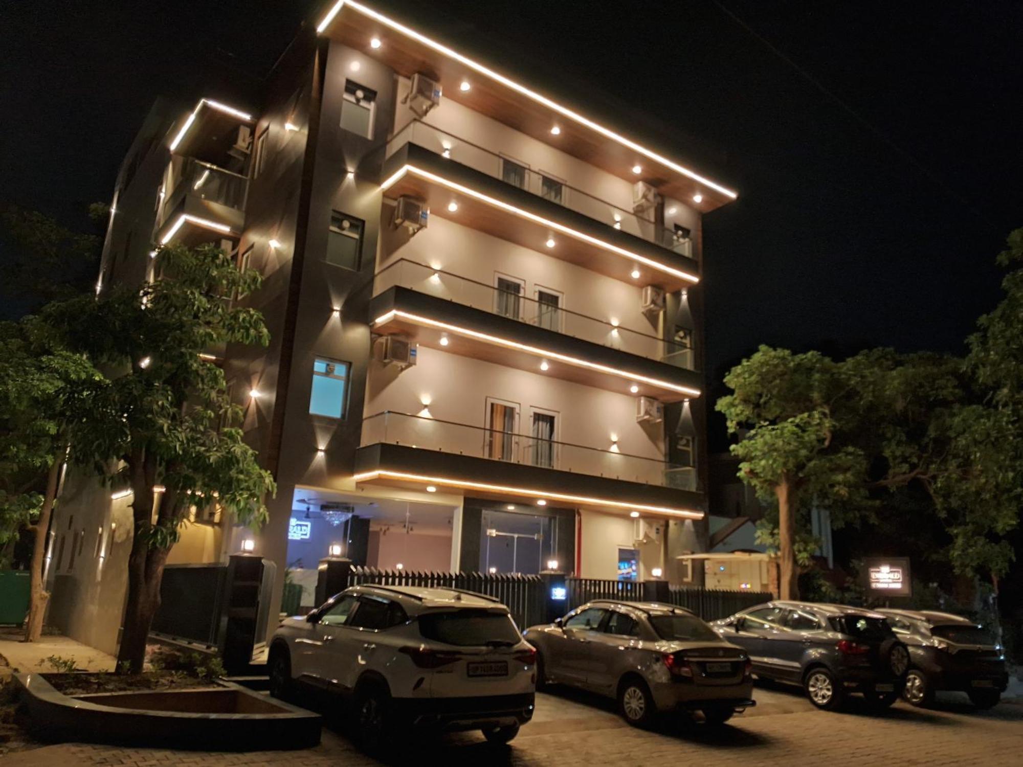 Emerald Suites グレーター・ノイダ エクステリア 写真